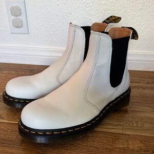 Doc Martens 2976 Chelsea Boot White